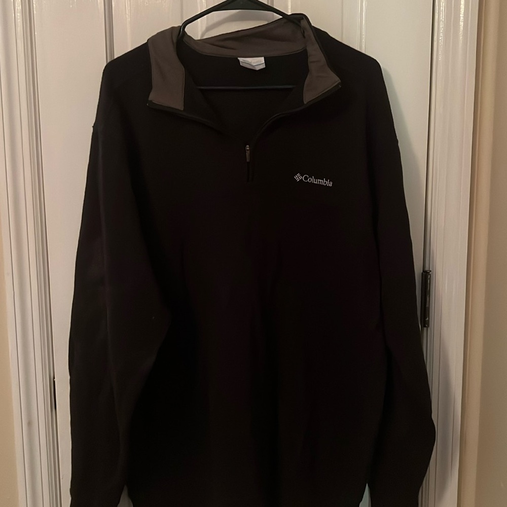 Black Columbia quarter zip.